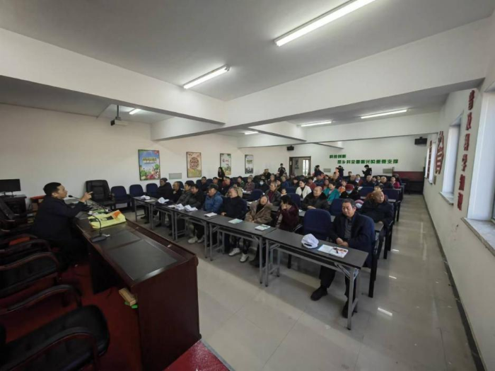 霍林郭勒市女同av
召开农业种植技术提升培训班